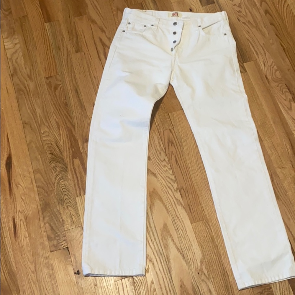 White Levi jeans